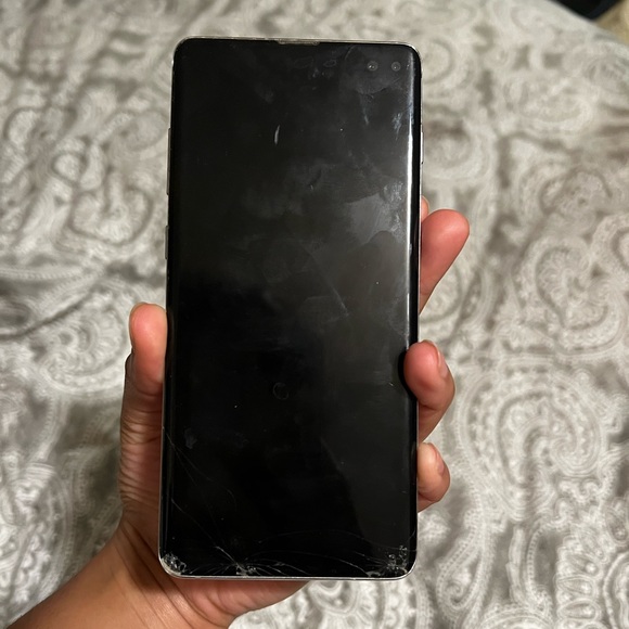 Samsung Galaxy S 10 phone - Picture 3 of 8